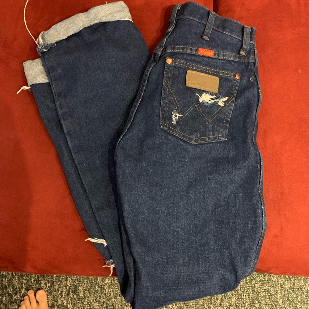 Dark Wash Wrangler Cowboy Cut Slim Fit - Distressed